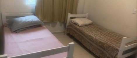 2 多间卧室、免费 WiFi、床单