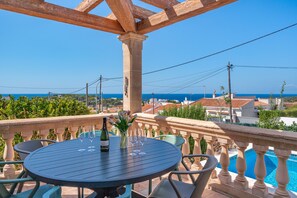 Outdoor dining - Villa 'Petre' with Sea View, Wi-Fi and Air Conditioning (Cala en Porter)
