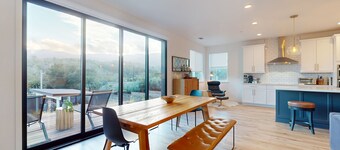 Modern Wine Country home w/private hot tub & mountain views, close to wineries