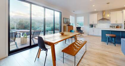 Modern Wine Country home w/private hot tub & mountain views, close to wineries