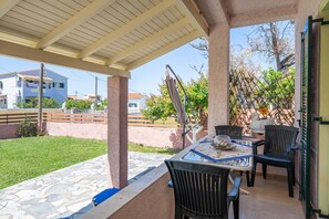 Outdoor dining - Aglaia's 7th Branch A Apartment with Mountain View, Wi-Fi and Air Conditioning (Acharavi)