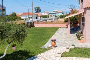 Property grounds - Apartment 'Aglaia's 7th Branch B' with Mountain View, Wi-Fi and Air Conditioning (Acharavi)