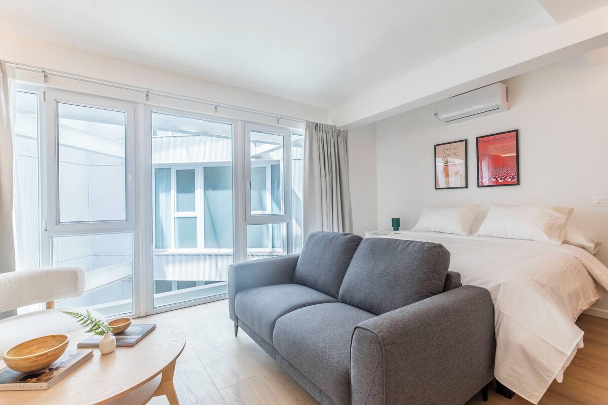 Chambre Confort Double ou avec lits jumeaux, vue cour intérieure | Vue sur la cour