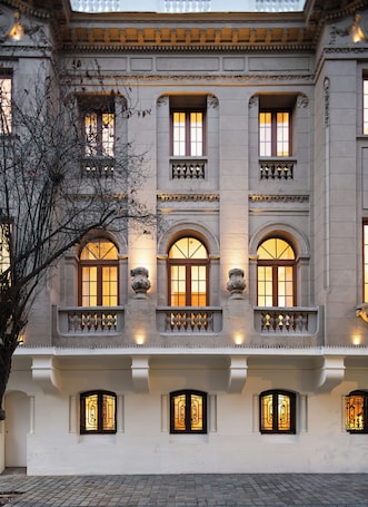 Exterior. Nest Paris-Londres