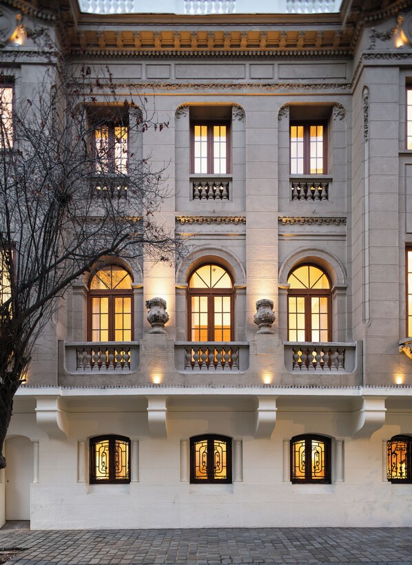 Exterior - Nest Paris-Londres (Santiago)