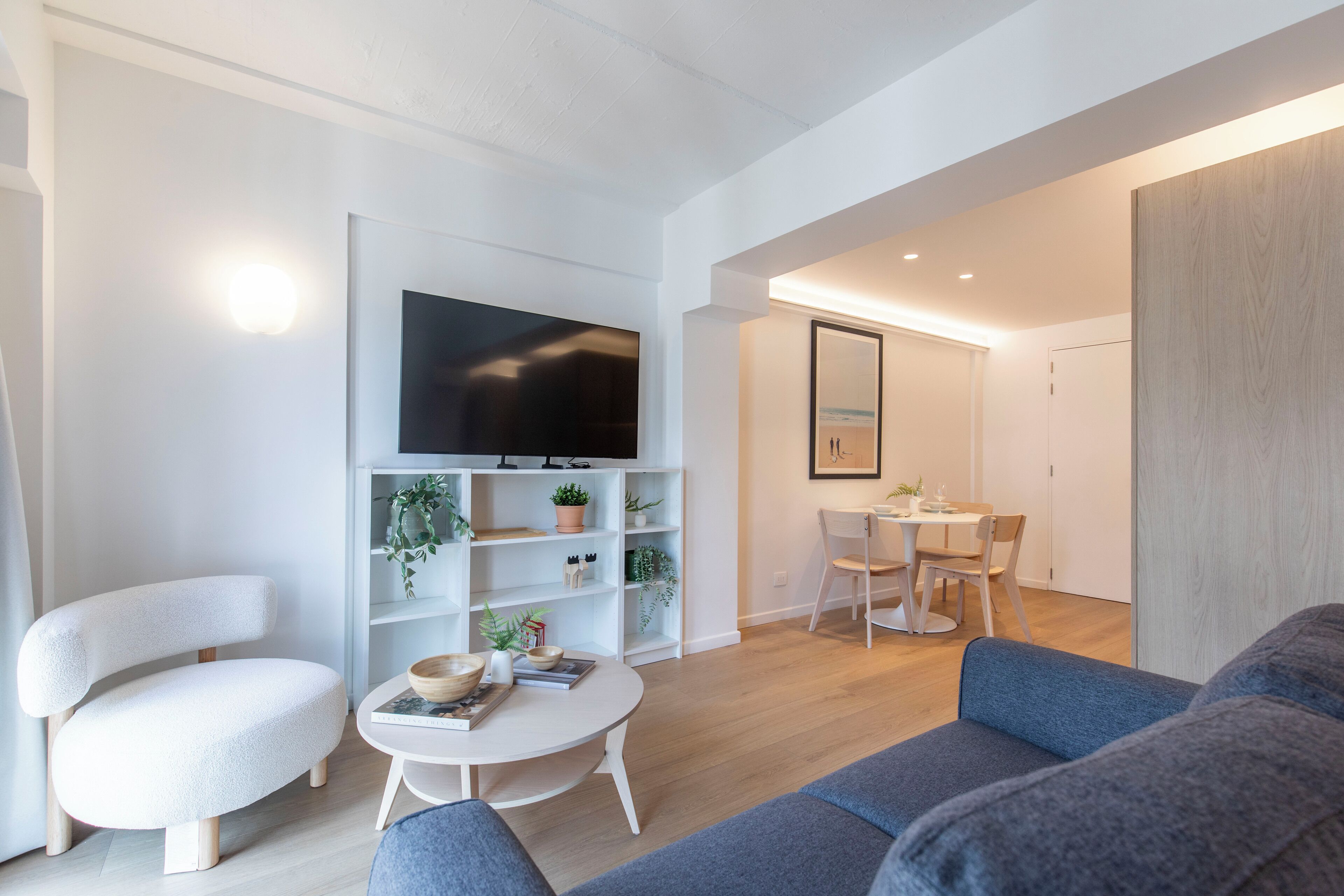 Suite estudio (01) | Zona de estar | Smart TV de 40 pulgadas con canales digitales