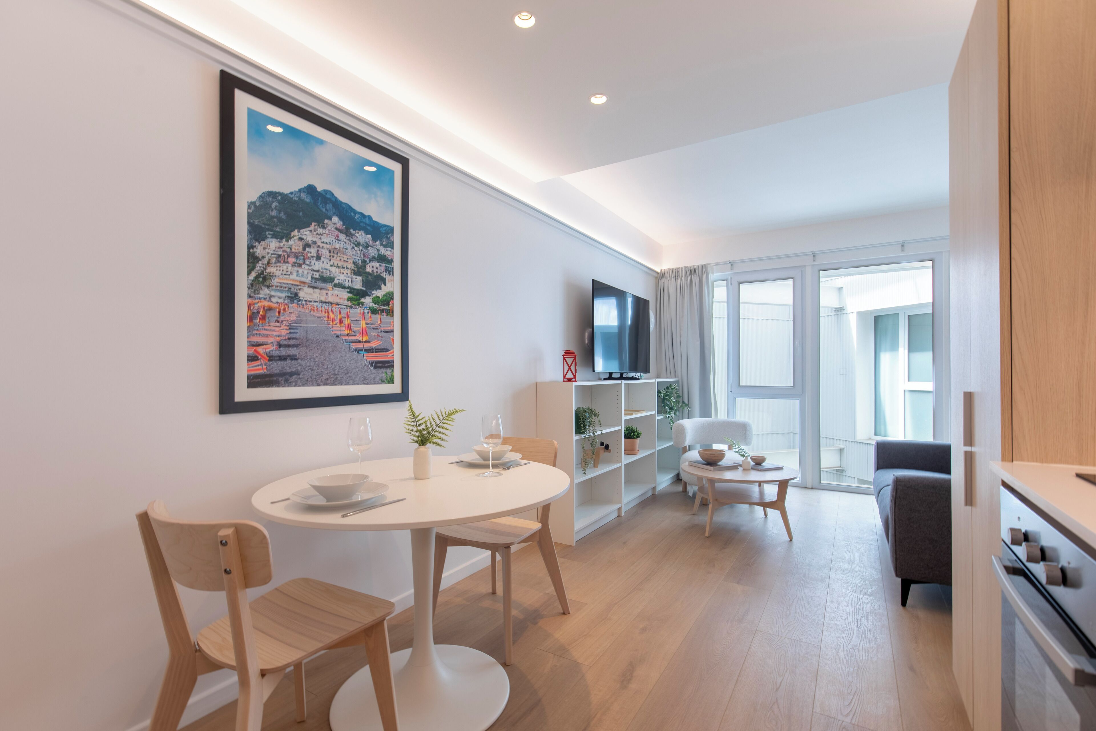 Studio Suite (04) | Living area | 40-inch Smart TV with digital channels