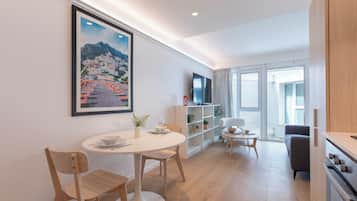 Studio Suite (04) | Living area | 40-inch Smart TV with digital channels