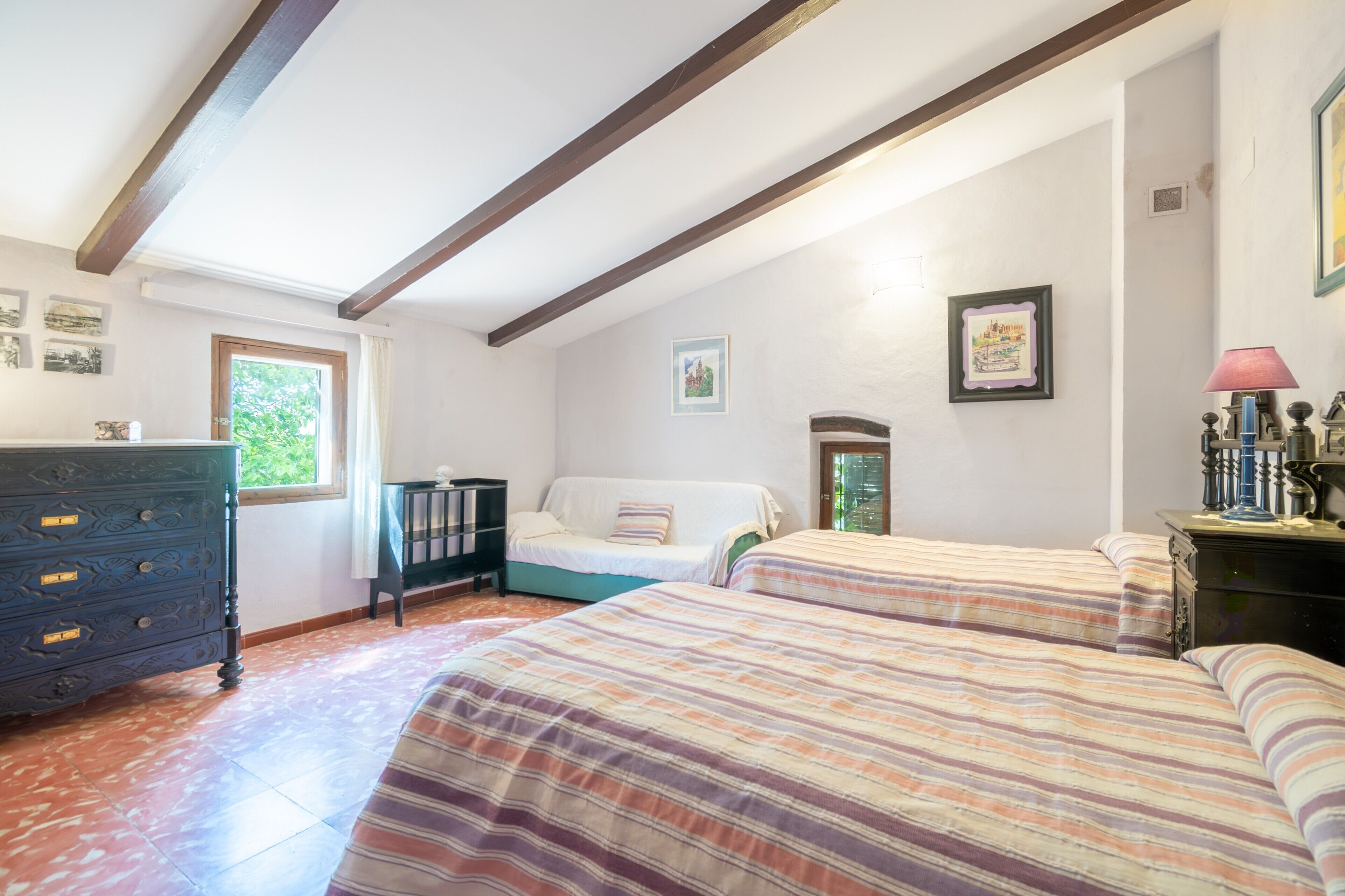 3 bedrooms, iron/ironing board, free WiFi, bed sheets