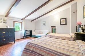 3 chambres, fer et planche à repasser, accès au Wi-Fi (inclus)