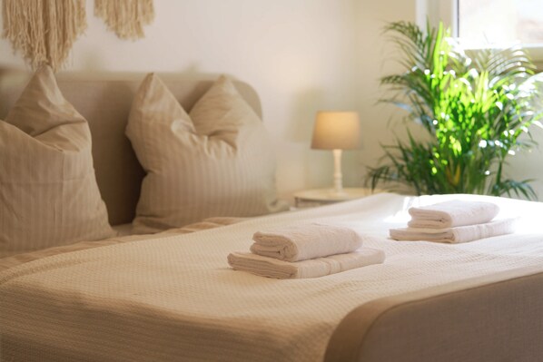 3 bedrooms, desk, iron/ironing board, travel crib - Relaxing Getaway in Traben-Trarbach – Cozy and Modern (Traben-Trarbach)