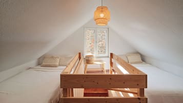 3 Schlafzimmer, Schreibtisch, Bügeleisen/Bügelbrett, Reisekinderbett