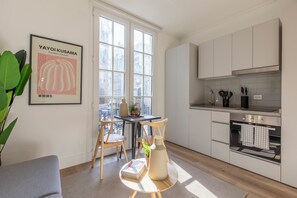 Departamento | Área de sala de estar | Smart TV de 32 pulgadas con canales digitales 
