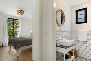 2 chambres, fer et planche à repasser, Wi-Fi gratuit, draps fournis