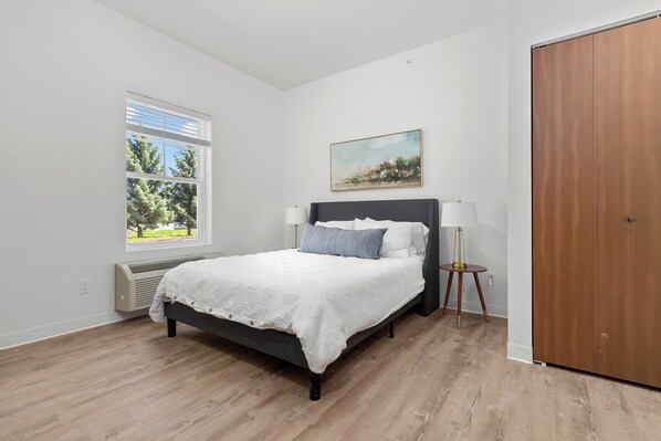 Apartment, 1 Queen Bed, Non Smoking | Free WiFi - Fox Flats (Neenah)