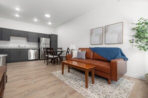 Apartment, 1 Queen Bed, Non Smoking | Living area | 32-inch Smart TV with cable channels - Fox Flats (Neenah)