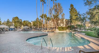 Woodland Hill Condo with Pool, Gym, Free Parking