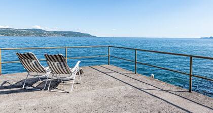 Apartment 'Perla Azzurra Mit Seezugang' with Lake View, Wi-Fi and Air Conditioning