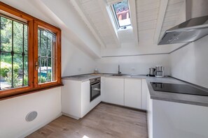 Kühlschrank, Ofen, Herdplatte, Geschirrspüler