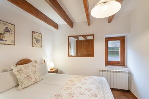 4 chambres, fer et planche à repasser, Wi-Fi gratuit, draps fournis
