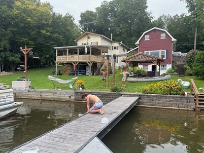Tranquil waterfront retreat 3-bedroom house with WiFi in charming Bath NY