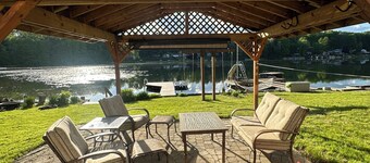 Tranquil waterfront retreat 3-bedroom house with WiFi in charming Bath NY