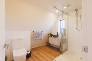 Handdukar, tvål och toalettpapper