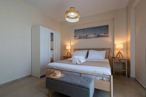 2 Schlafzimmer, Schreibtisch, Bügeleisen/Bügelbrett, Reisekinderbett