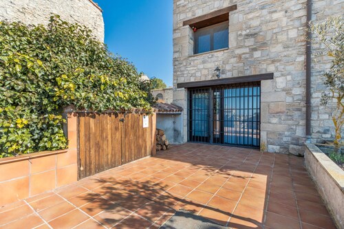 Rural House 'Cal Xavier De Segura' with Private Pool, Private Garden and Wi-Fi