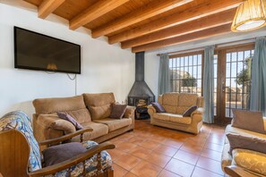 Televisión, chimenea