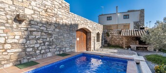 Country House 'Cal Xavier De Segura' with Private Pool, Private Garden & Wi-Fi