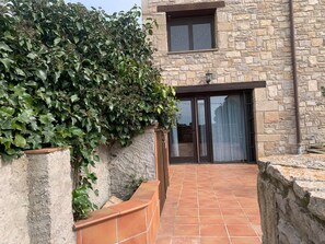 Exterior detail - Country House 'Cal Xavier De Segura' with Private Pool, Private Garden & Wi-Fi (Savalla Del Comtat)