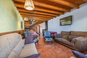 Televisión, chimenea