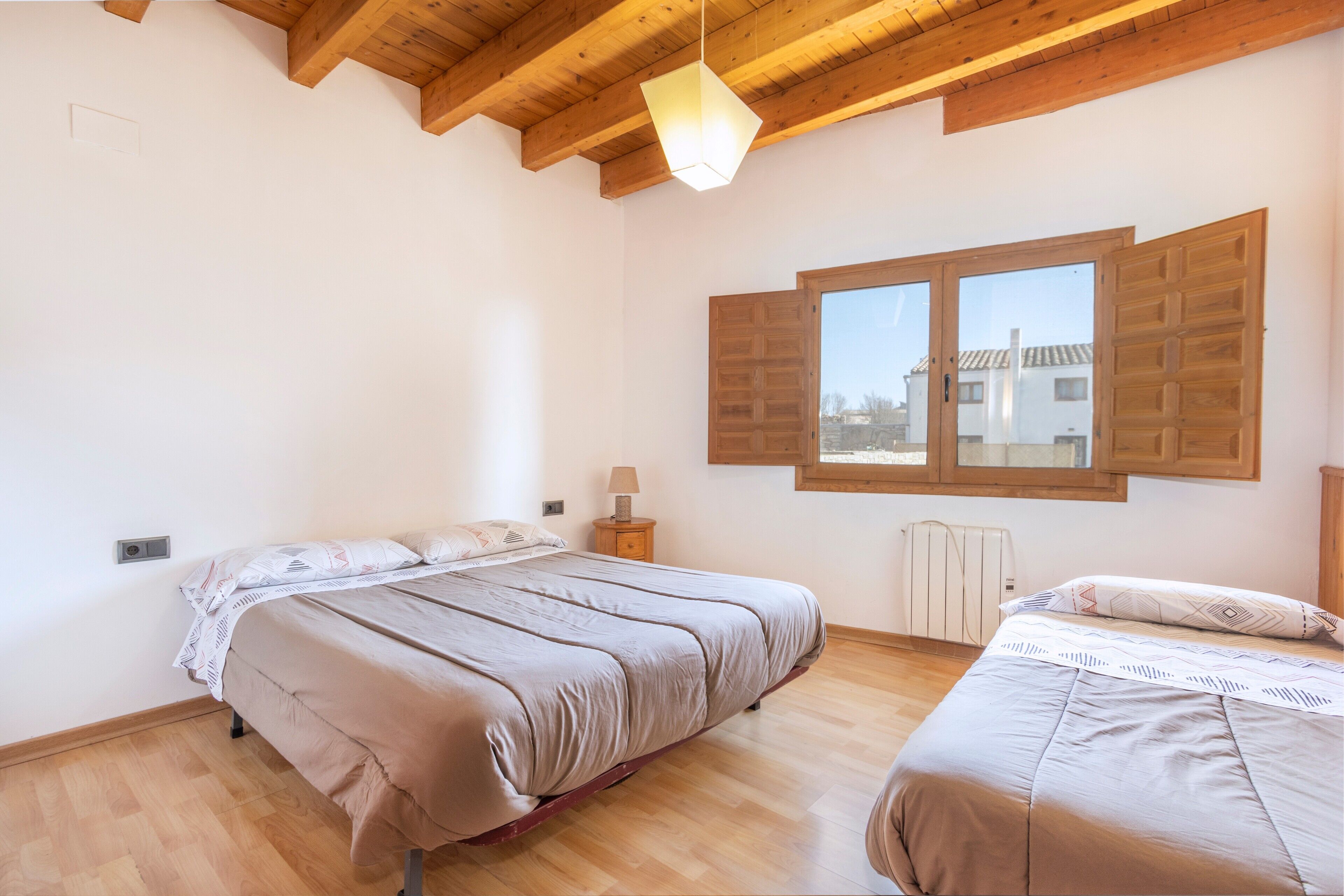 4 bedrooms, free WiFi, bed sheets