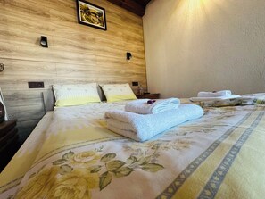 4 chambres, fer et planche Ă repasser, Wi-Fi, draps fournis