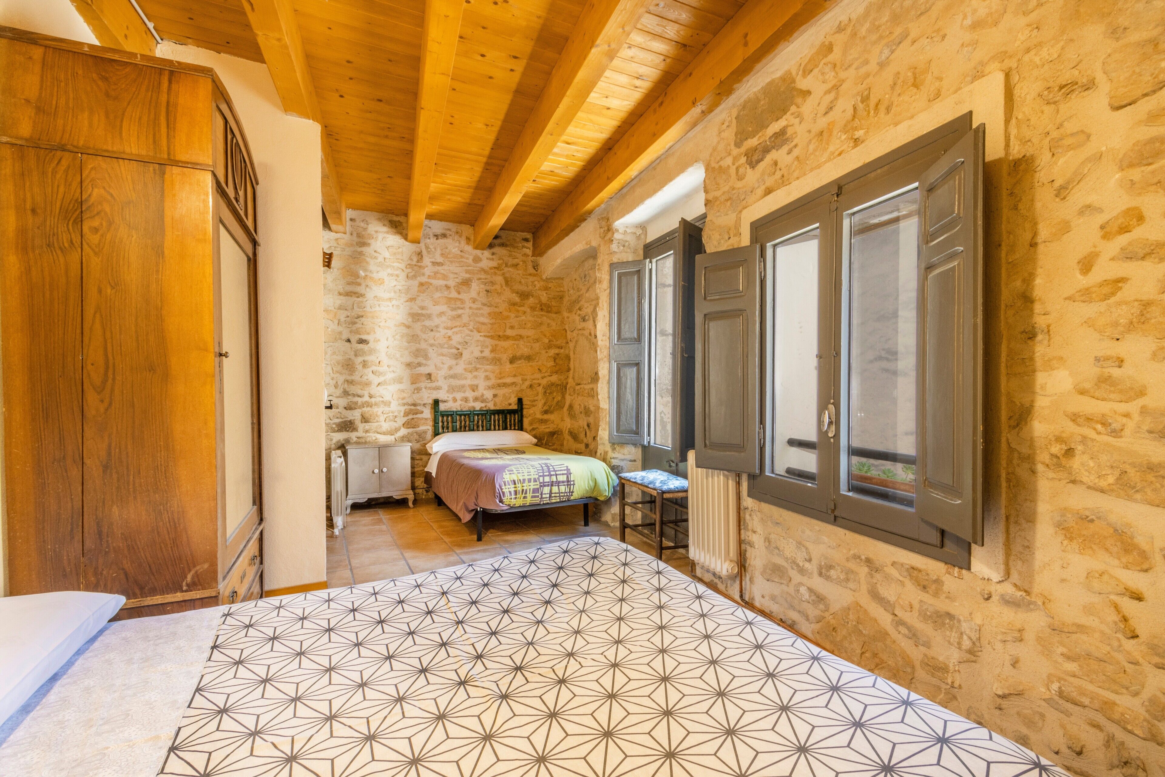 4 bedrooms, iron/ironing board, free WiFi, bed sheets