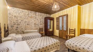 4 bedrooms, iron/ironing board, free WiFi, bed sheets