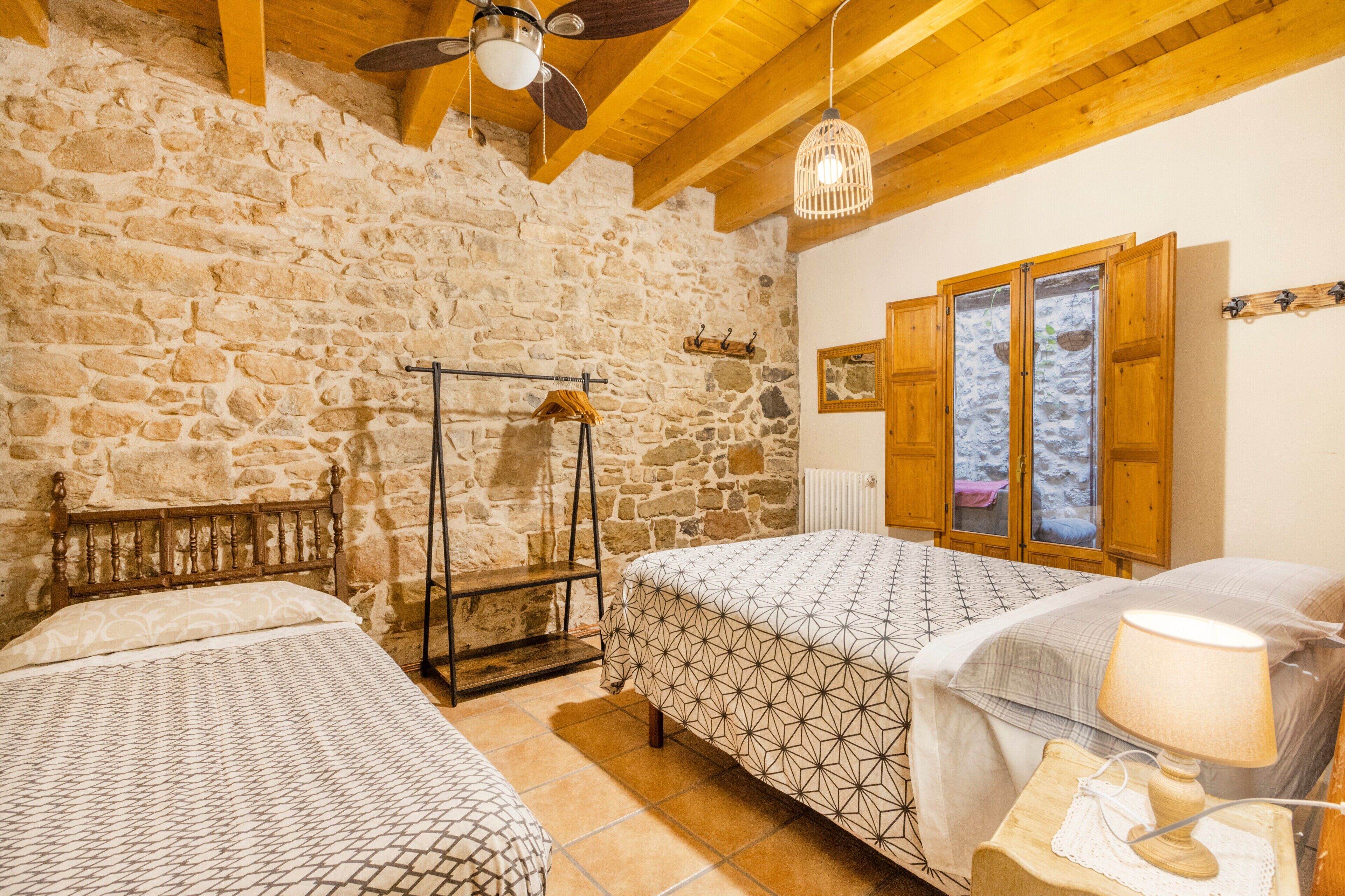 4 dormitorios, tabla de planchar con plancha, wifi gratis y ropa de cama