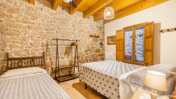 4 dormitorios, tabla de planchar con plancha, wifi gratis y ropa de cama