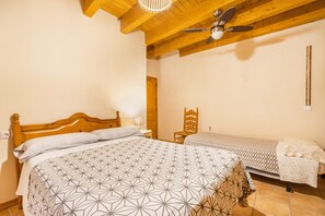 4 Schlafzimmer, Bügeleisen/Bügelbrett, kostenloses WLAN, Bettwäsche