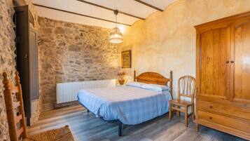 4 slaapkamers, een strijkplank/strijkijzer, gratis wifi, beddengoed