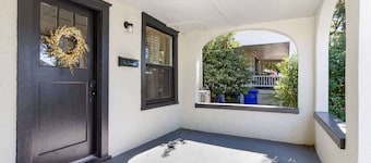 Charming 1-Bedroom Home in Lakeland!