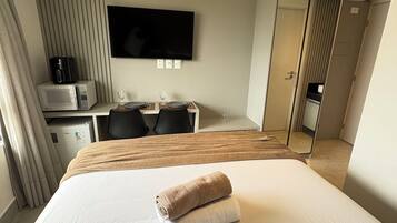 Departamento | 1 habitación, espacio para trabajar con laptop y cortinas blackout