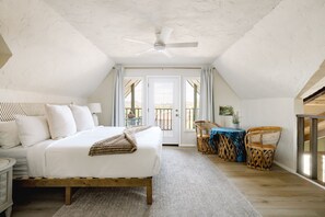 4 bedrooms, desk, iron/ironing board, travel cot