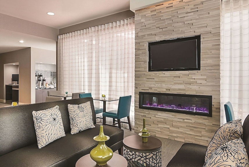 2 Comfortable Double Beds, La Quinta Inn & Suites, Pet-friendly, Near Universal - Oviedo, FL