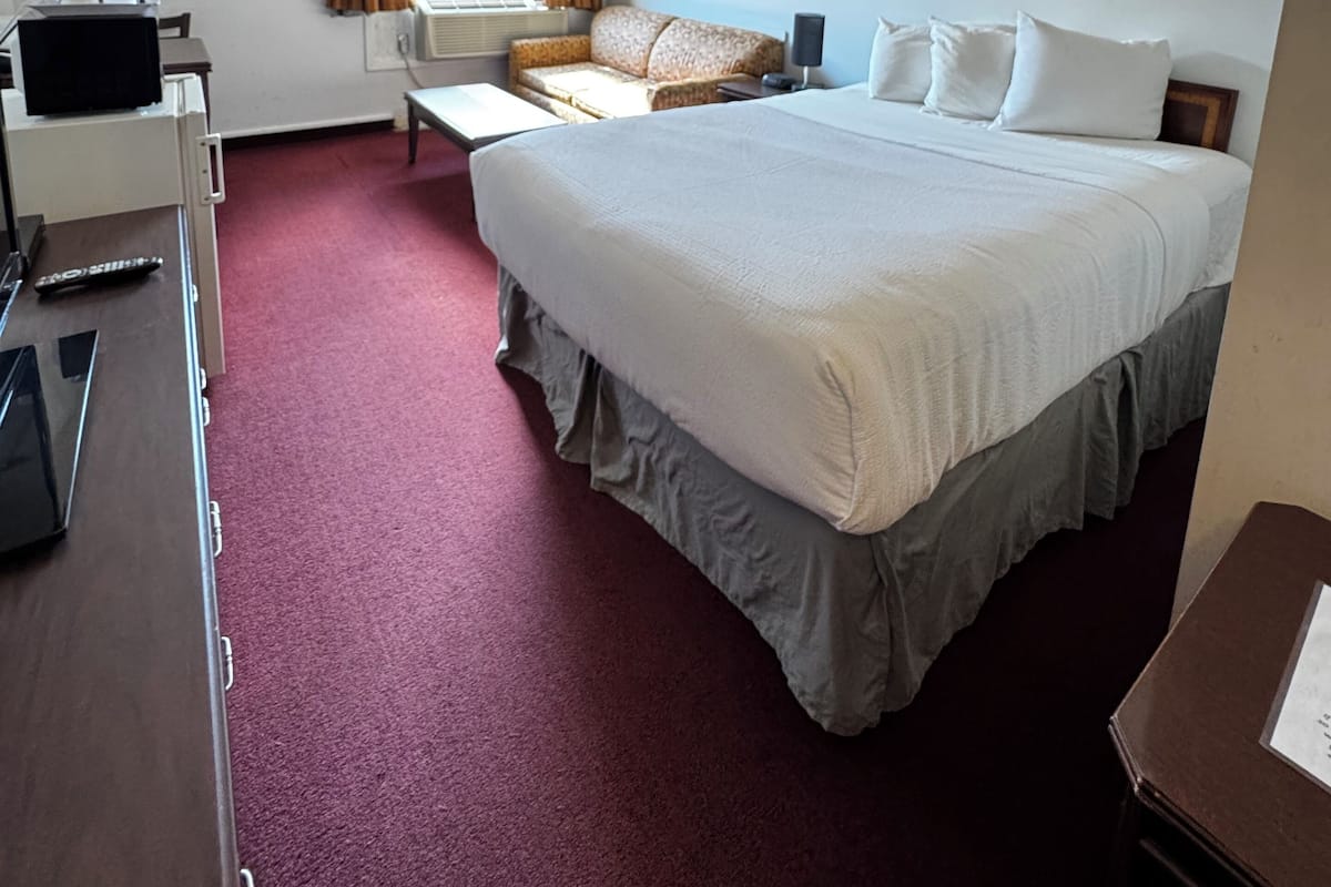 Premium bedding, down comforters, pillowtop beds, desk