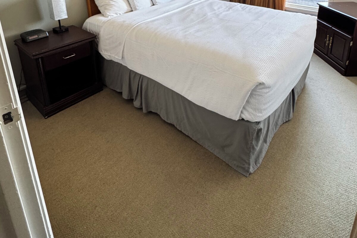 Premium bedding, down comforters, pillowtop beds, desk
