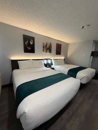Camera doppia, 2 letti queen, non fumatori | Biancheria da letto di alta qualità, copriletto in piuma. Zero-100 Motor Inn