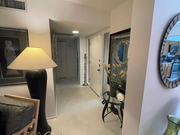 Interior - Upscale Patio Home with Designer touches in Tucson Close to TMC/Riverwalk (Tucson)