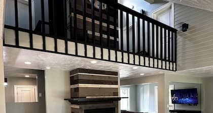 Ranch Road Retreat 3 bd 2.5 bath Sleeps 6 Beautiful views.